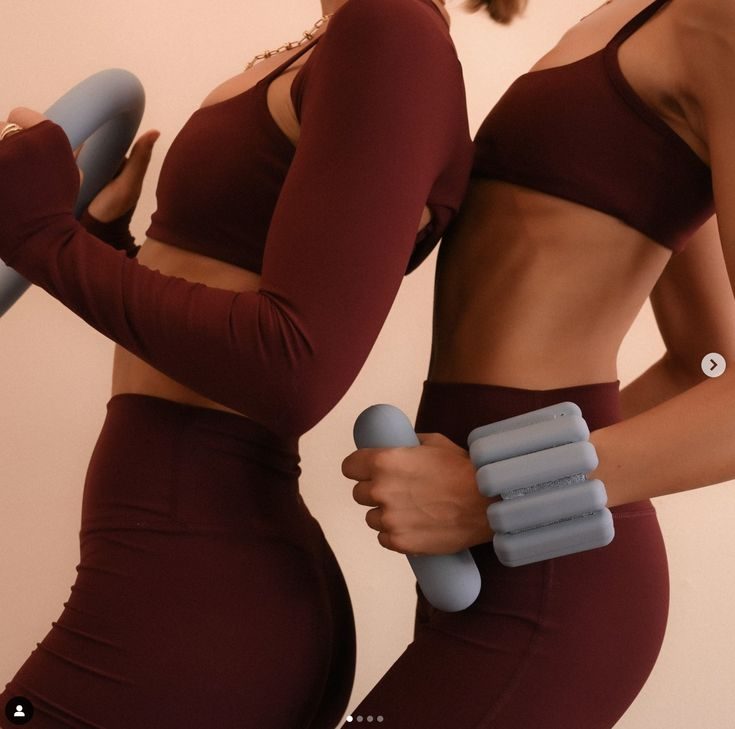 Fitness women burgundy activewear weights — Azoria, Uluwatu, Bali
